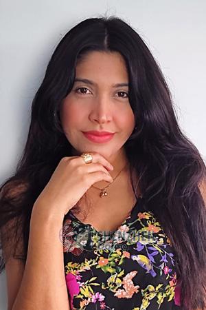 205713 - Stephanie Age: 35 - Colombia