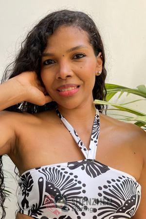 218188 - Karina Age: 38 - Colombia
